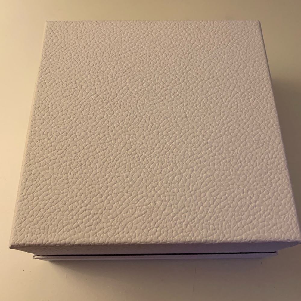 Dior Box with Gold Logo - Picture 2 of 7